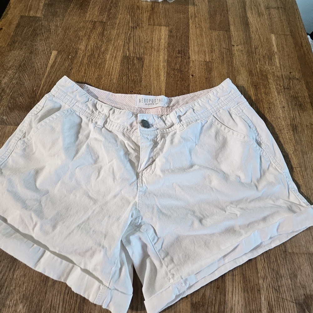 Aeropostale Women's White Midi Shorts Size 6 Bright white EUC